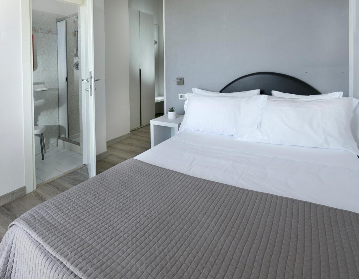 Hotel Zanarini In Centro A ريتشوني المظهر الخارجي الصورة