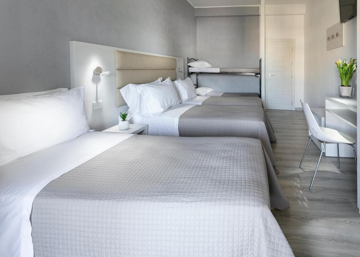 Hotel Zanarini In Centro A ريتشوني المظهر الخارجي الصورة