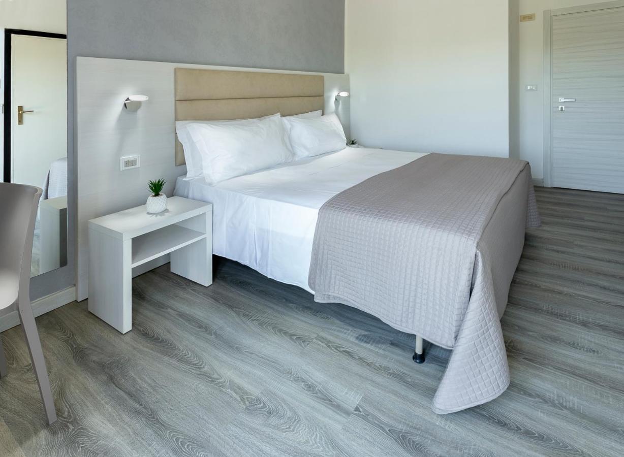 Hotel Zanarini In Centro A ريتشوني المظهر الخارجي الصورة