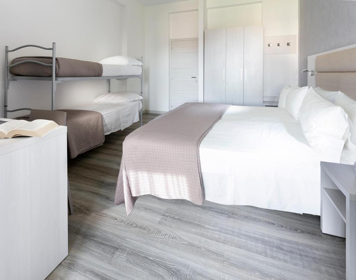 Hotel Zanarini In Centro A ريتشوني المظهر الخارجي الصورة