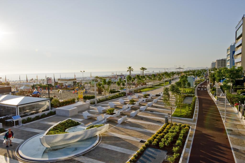 Hotel Zanarini In Centro A ريتشوني المظهر الخارجي الصورة