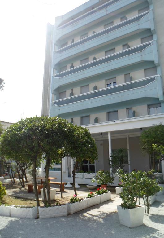 Hotel Zanarini In Centro A ريتشوني المظهر الخارجي الصورة