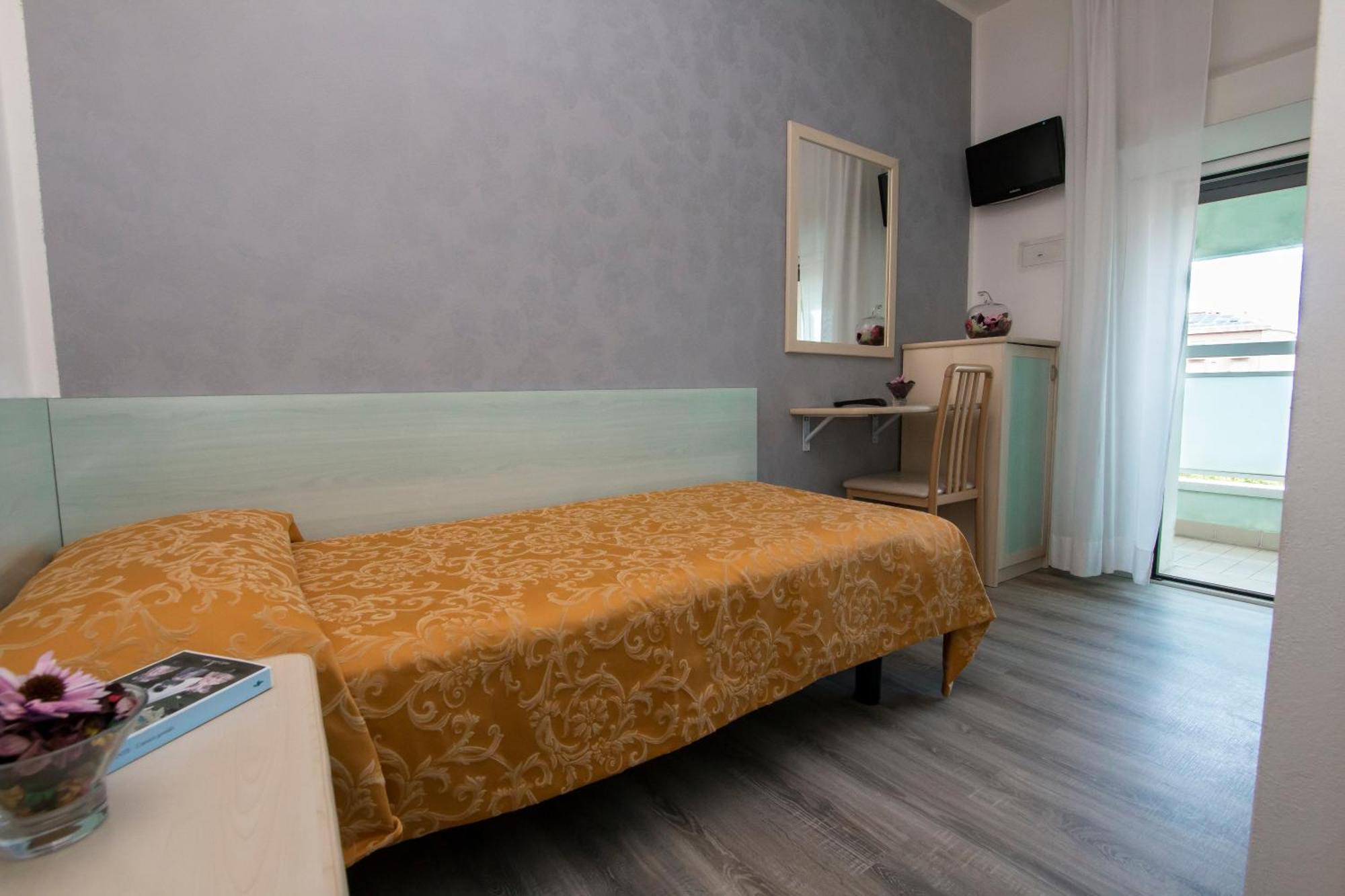 Hotel Zanarini In Centro A ريتشوني المظهر الخارجي الصورة