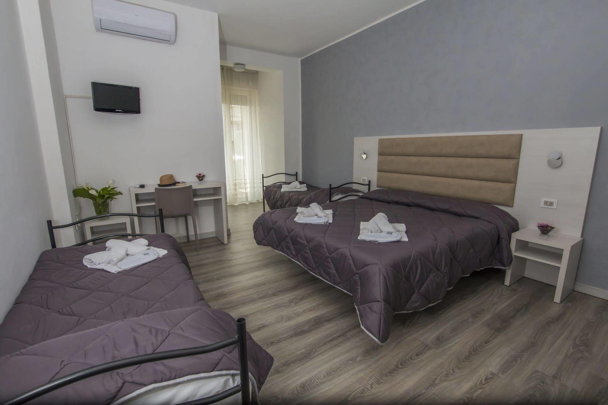Hotel Zanarini In Centro A ريتشوني المظهر الخارجي الصورة