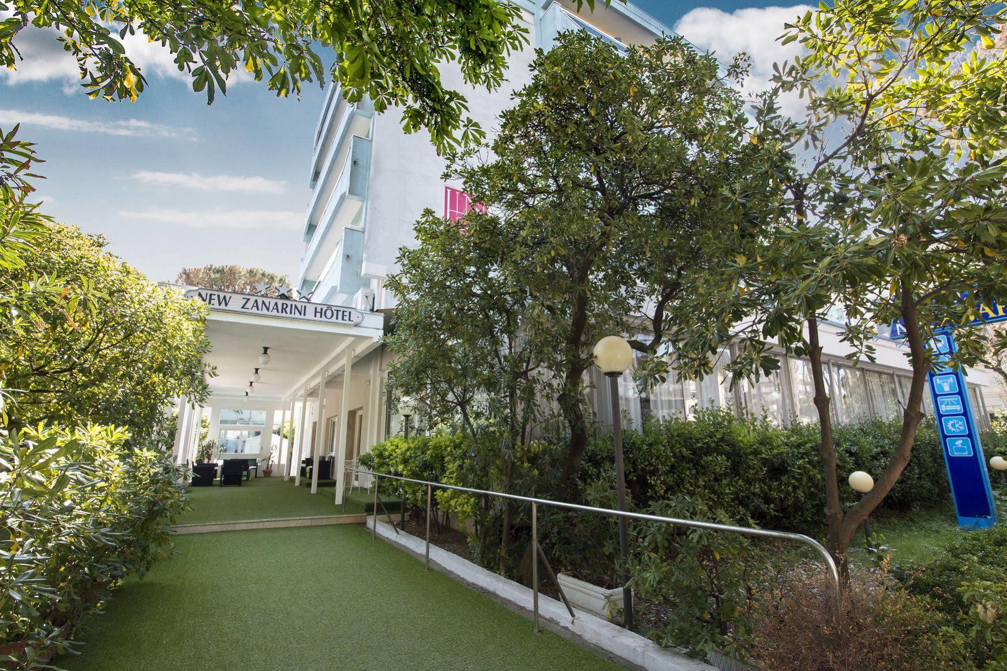 Hotel Zanarini In Centro A ريتشوني المظهر الخارجي الصورة