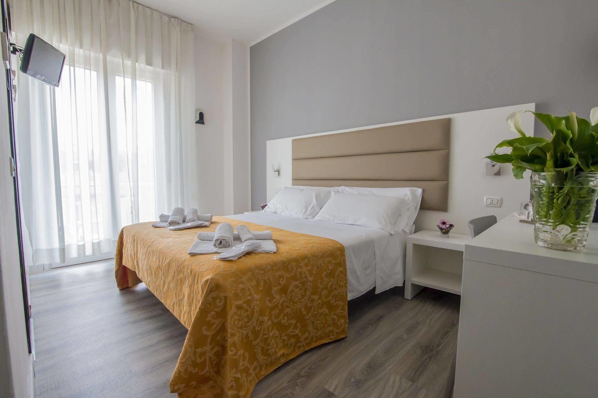 Hotel Zanarini In Centro A ريتشوني المظهر الخارجي الصورة