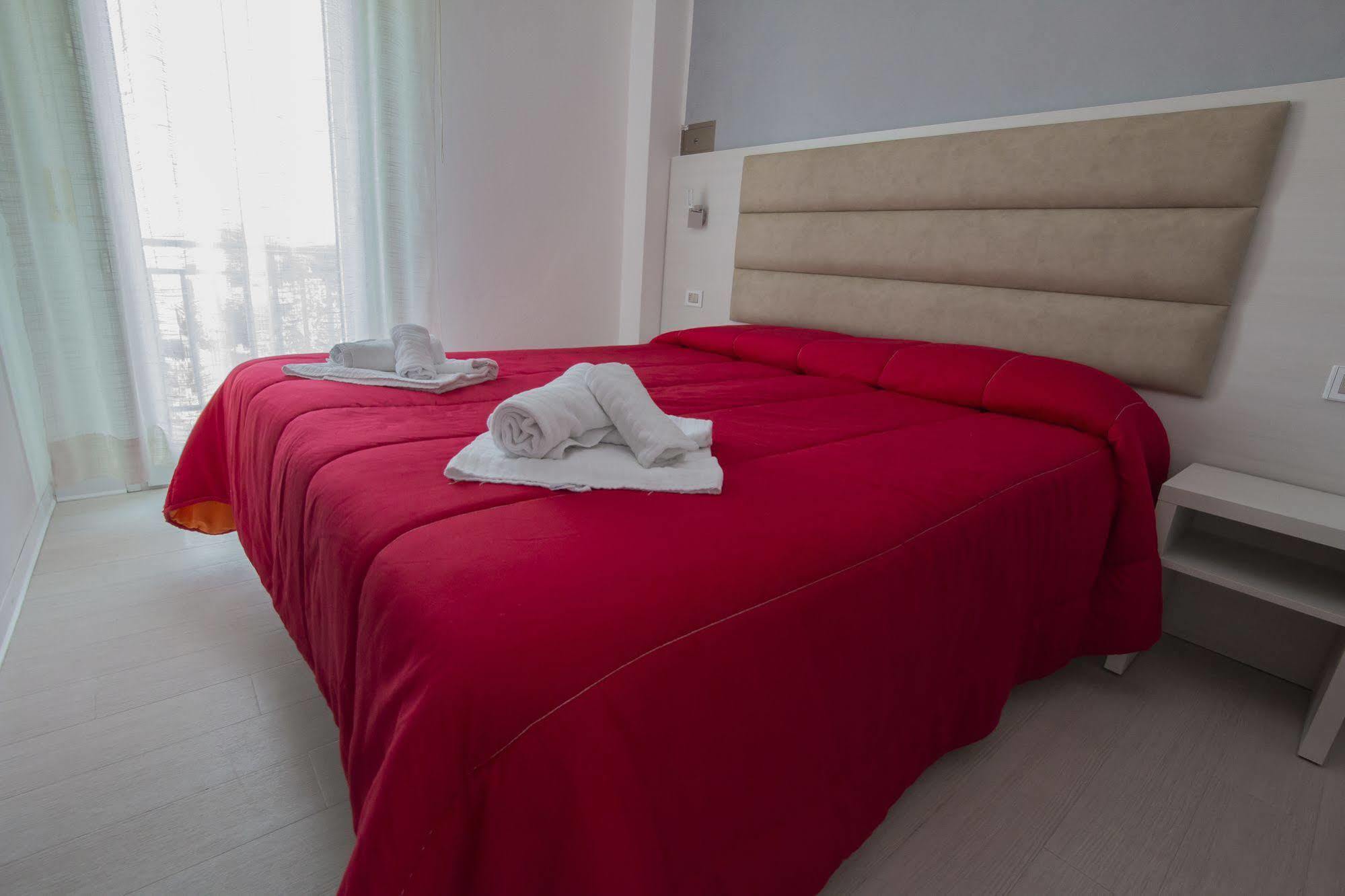 Hotel Zanarini In Centro A ريتشوني المظهر الخارجي الصورة