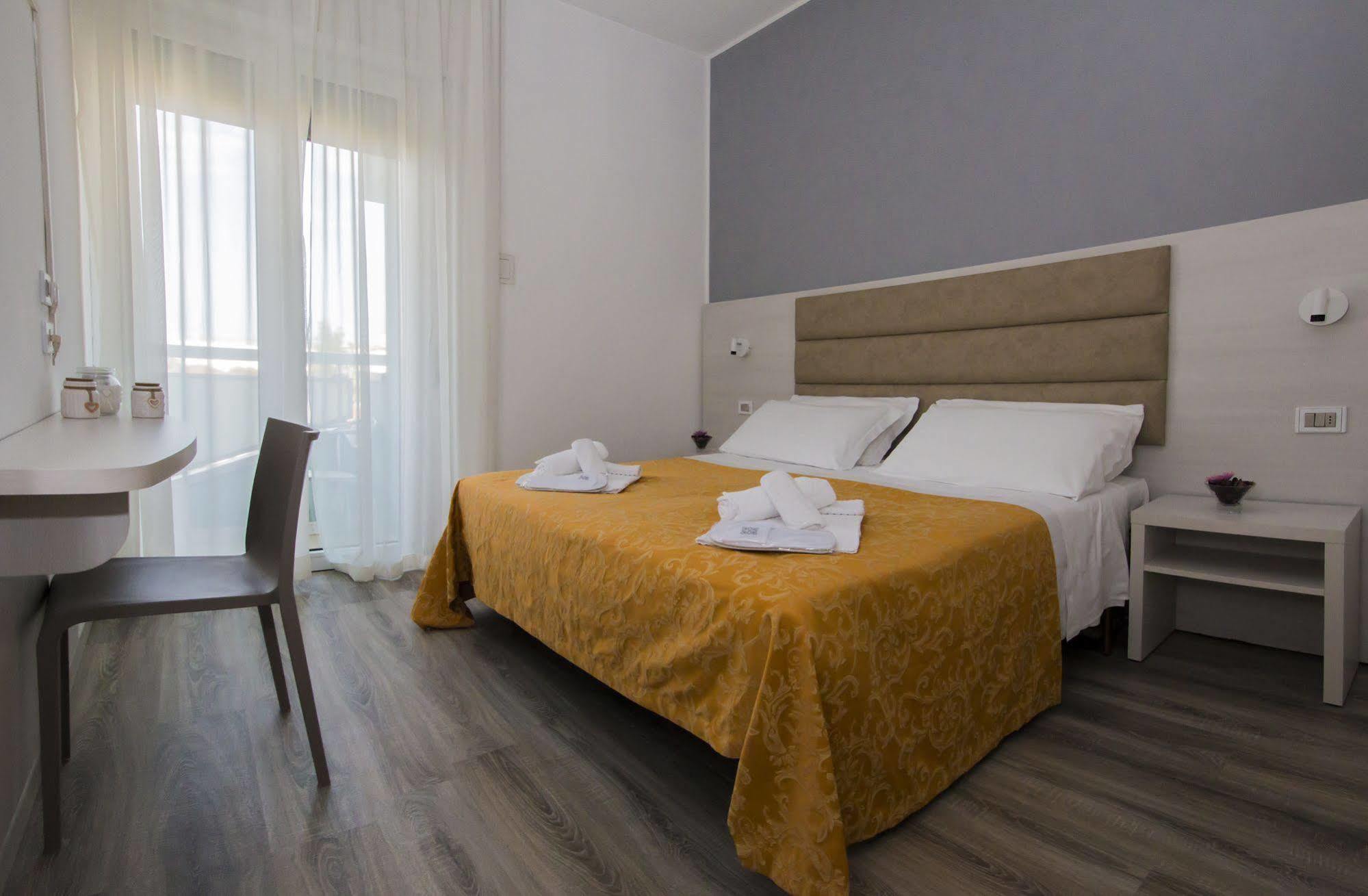 Hotel Zanarini In Centro A ريتشوني المظهر الخارجي الصورة